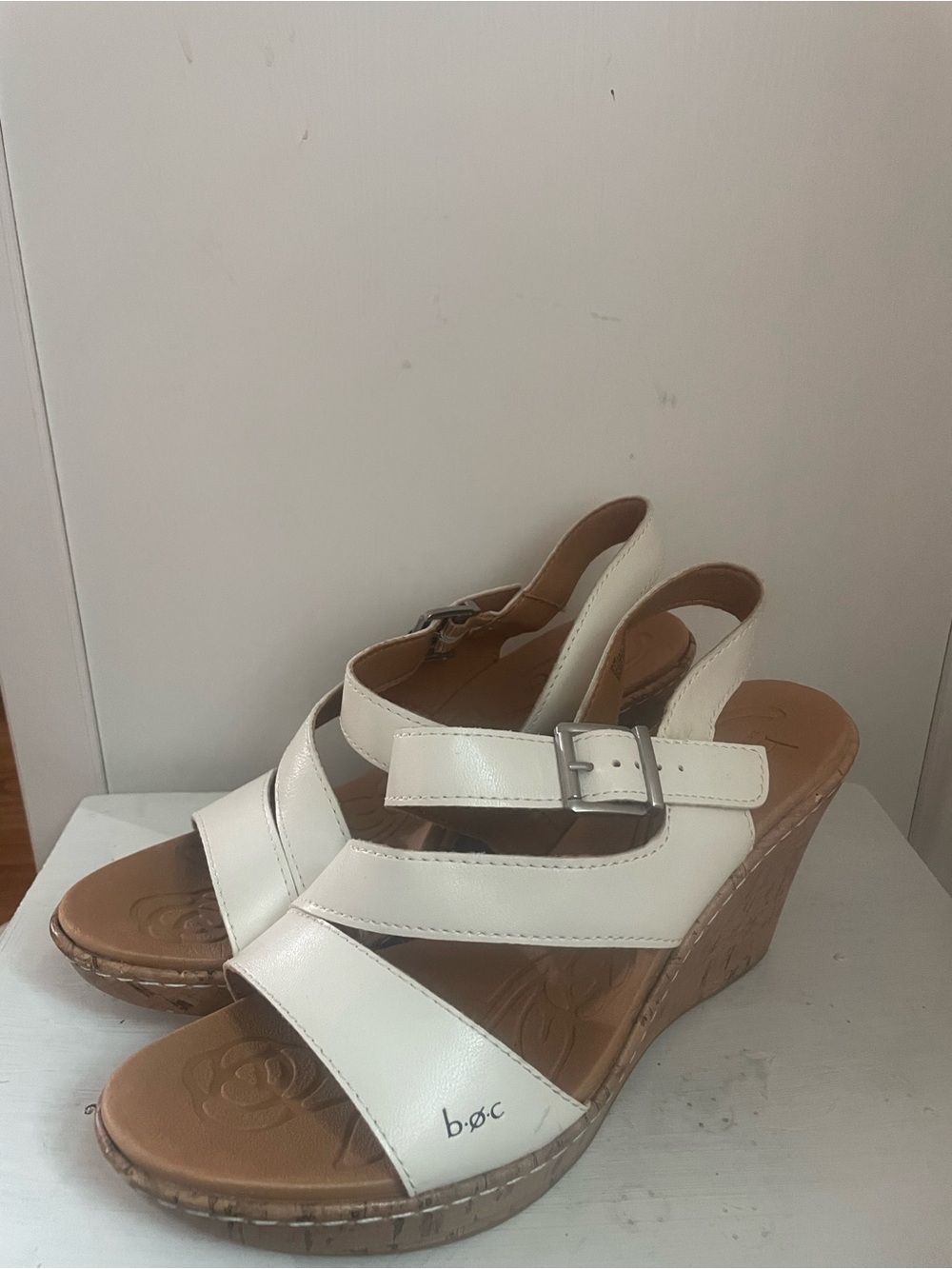 b.o.c. White Leather Slingback Wedge Sandals